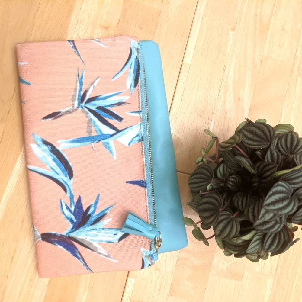 🌈10/$15🌈 - Pink/mint clutch/bag
